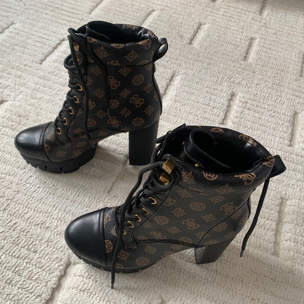 New Guess Boots
